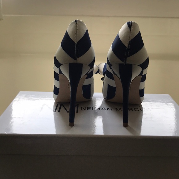 Neiman Marcus Abingdon Stripe bow - Picture 5 of 7